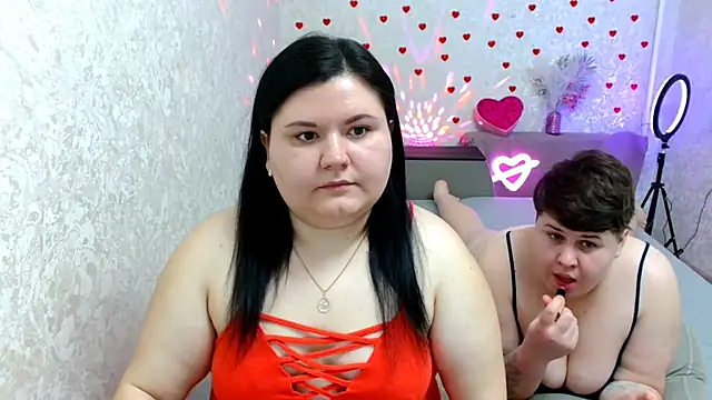 Snapshot of BeckyAndHellen chatting on February 18, 2025, 11:00 am BeckyAndHellen online show from February 18, 2025, 11:00 am