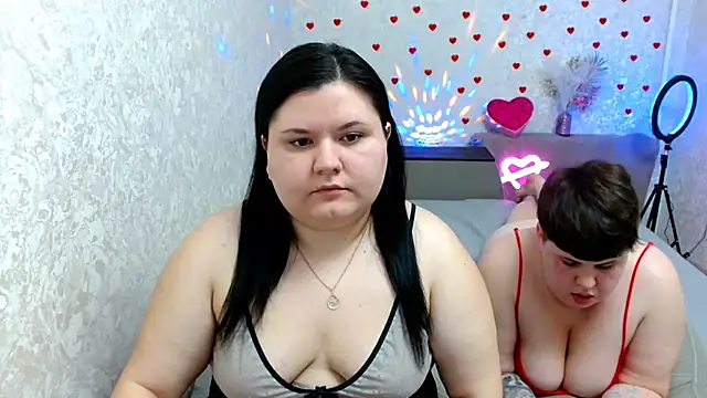 Snapshot of BeckyAndHellen chatting on February 18, 2025, 7:52 pm BeckyAndHellen online show from February 18, 2025, 7:52 pm