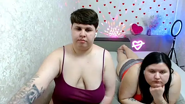 Snapshot of BeckyAndHellen chatting on February 19, 2025, 9:03 pm BeckyAndHellen online show from February 19, 2025, 9:03 pm