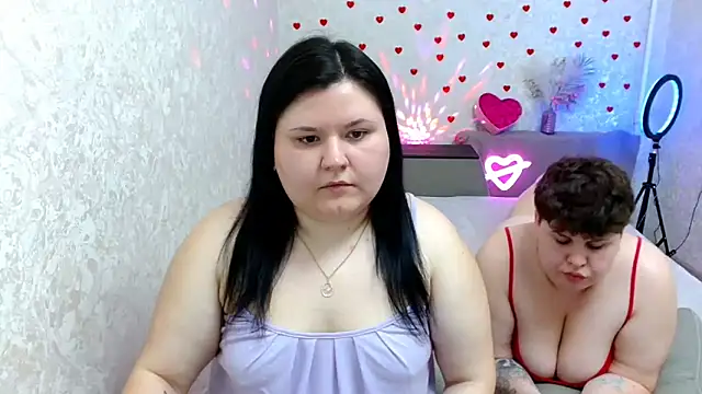 Snapshot of BeckyAndHellen chatting on February 22, 2025, 11:13 am BeckyAndHellen online show from February 22, 2025, 11:13 am
