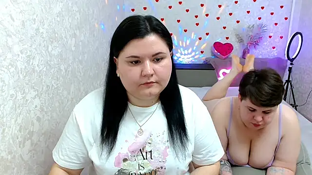 Snapshot of BeckyAndHellen chatting on February 24, 2025, 10:59 am BeckyAndHellen online show from February 24, 2025, 10:59 am