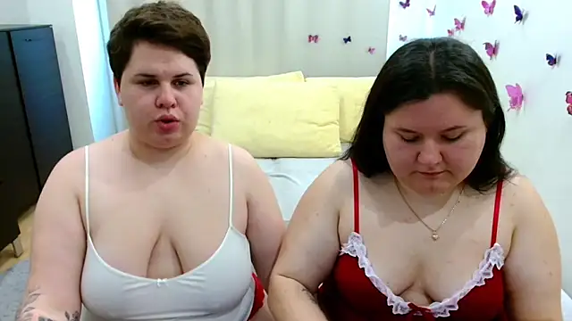 Snapshot of BeckyAndHellen chatting on October 5, 2025, 10:35 am BeckyAndHellen online show from October 5, 2025, 10:35 am