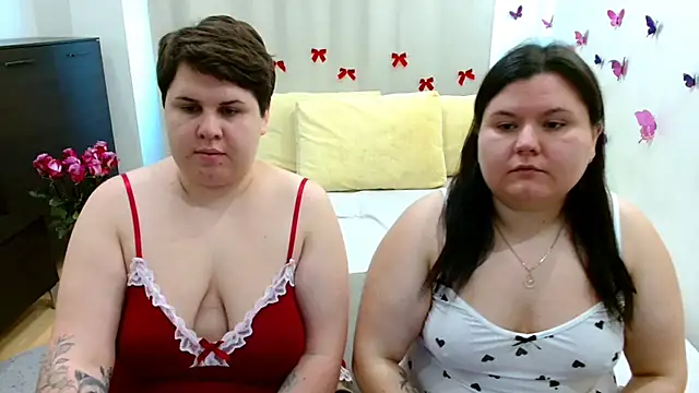 Snapshot of BeckyAndHellen chatting on October 13, 2025, 9:20 am BeckyAndHellen online show from October 13, 2025, 9:20 am