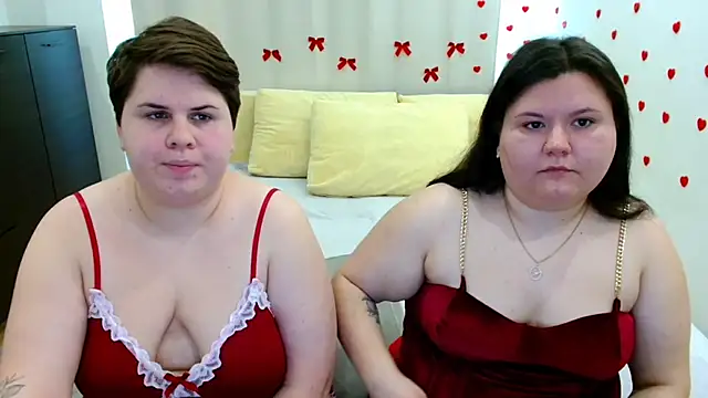 Snapshot of BeckyAndHellen chatting on October 18, 2025, 12:17 pm BeckyAndHellen online show from October 18, 2025, 12:17 pm