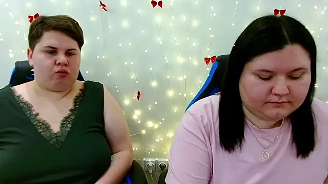 BeckyAndHellen online show from January 13, 2026, 1:27 pm