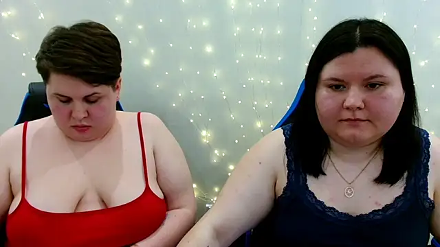BeckyAndHellen online show from April 19, 2026, 9:06 pm