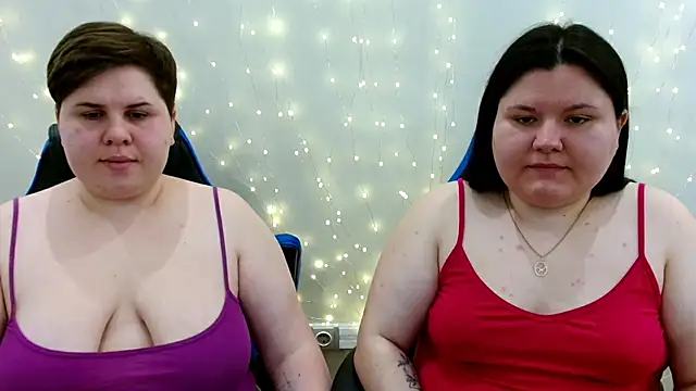 Snapshot of BeckyAndHellen chatting on April 30, 2026, 12:33 pm BeckyAndHellen online show from April 30, 2026, 12:33 pm