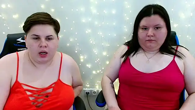 Snapshot of BeckyAndHellen chatting on May 9, 2026, 7:30 pm BeckyAndHellen online show from May 9, 2026, 7:30 pm