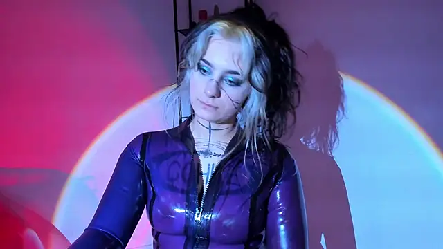 lady sontse  online show from February 17, 2025, 7:53 pm