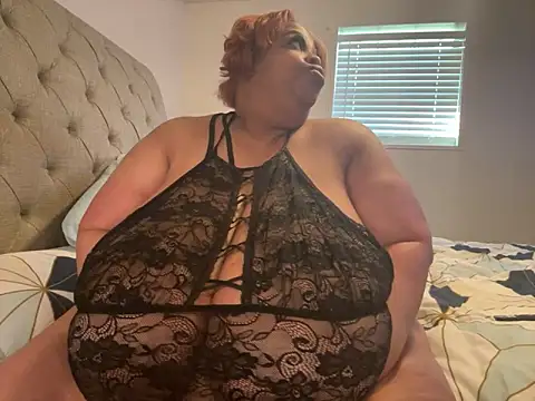 Snapshot of Missredboneo12 chatting on October 2, 2025, 2:02 pm Missredboneo12 online show from October 2, 2025, 2:02 pm