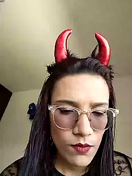 Yaumiko online show from December 20, 2024, 3:21 pm