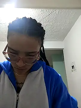 Snapshot of Yaumiko chatting on April 16, 2026, 11:11 am Yaumiko online show from April 16, 2026, 11:11 am