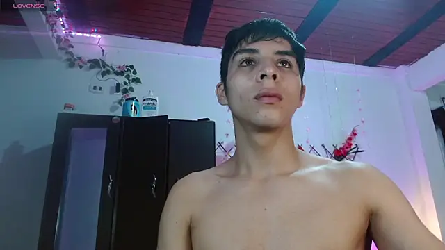 justin alexxx online show from December 13, 2024, 6:16 pm