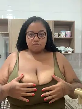 Snapshot of SweetLizzyBBW chatting on May 18, 2026, 6:14 pm SweetLizzyBBW online show from May 18, 2026, 6:14 pm