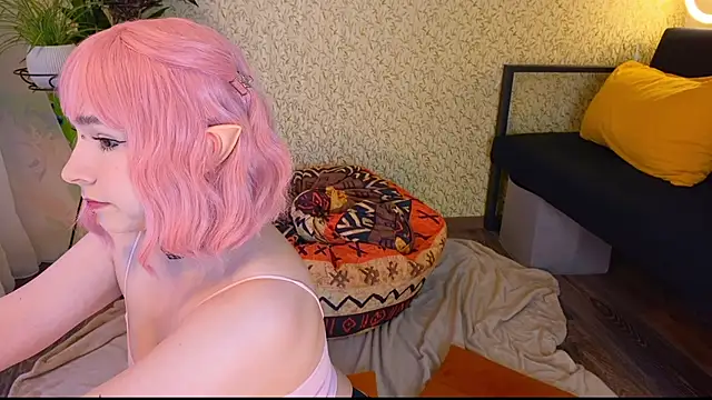 Snapshot of EmmyAmbros chatting on October 23, 2025, 11:35 pm EmmyAmbros online show from October 23, 2025, 11:35 pm