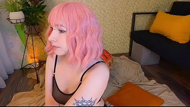 Snapshot of EmmyAmbros chatting on November 2, 2025, 12:02 am EmmyAmbros online show from November 2, 2025, 12:02 am