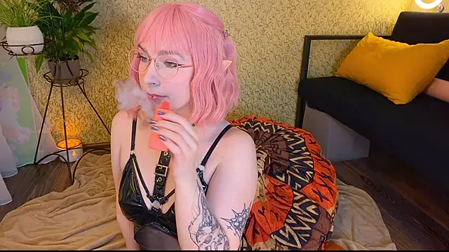 Snapshot of EmmyAmbros chatting on November 8, 2025, 12:22 am EmmyAmbros online show from November 8, 2025, 12:22 am