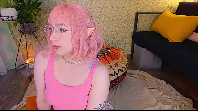 Snapshot of EmmyAmbros chatting on November 10, 2025, 6:29 pm EmmyAmbros online show from November 10, 2025, 6:29 pm