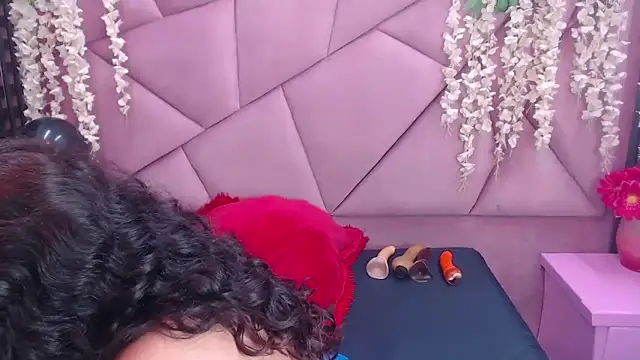 Sofia Hernandez  online show from April 6, 2026, 1:45 pm