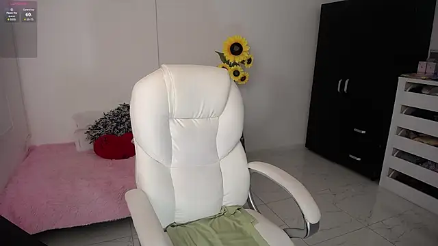 ana milf online show from December 26, 2024, 10:31 pm