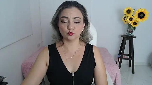 ana milf online show from November 27, 2025, 1:24 pm