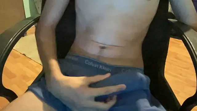 Snapshot of youngsexylad chatting on October 13, 2025, 10:32 pm youngsexylad online show from October 13, 2025, 10:32 pm