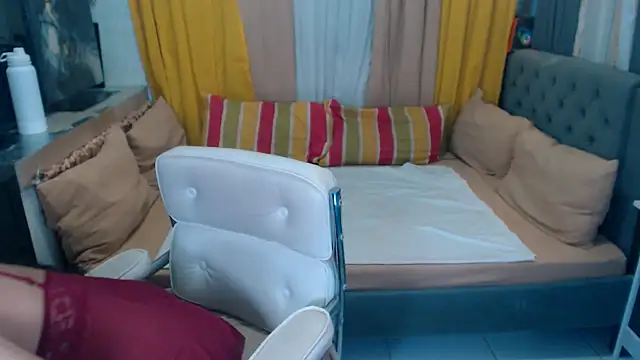 Snapshot of QueenDomCumm chatting on December 5, 2024, 4:42 am QueenDomCumm online show from December 5, 2024, 4:42 am