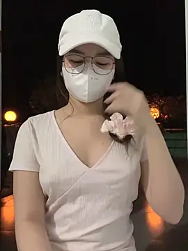 Snapshot of BabyThree_ chatting on January 4, 2025, 2:04 pm BabyThree online show from January 4, 2025, 2:04 pm