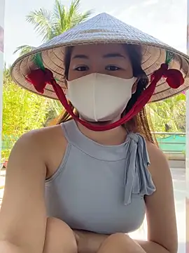 BabyThree  online show from November 28, 2025, 6:49 am