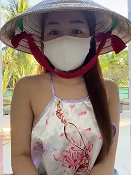 BabyThree  online show from December 15, 2025, 8:07 am