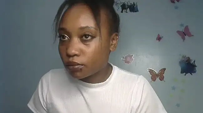 Snapshot of laetitia_ chatting on March 6, 2025, 8:27 pm laetitia online show from March 6, 2025, 8:27 pm