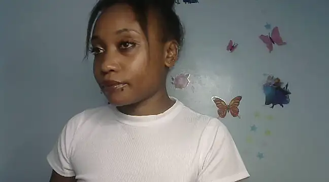 Snapshot of laetitia_ chatting on March 6, 2025, 11:42 pm laetitia online show from March 6, 2025, 11:42 pm