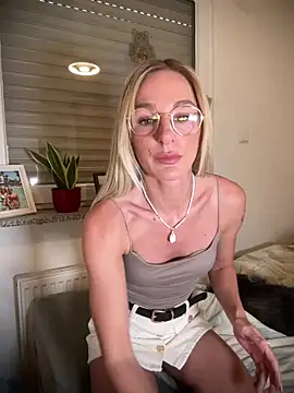 Liana Lou online show from April 24, 2026, 12:18 pm