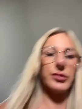 Snapshot of Liana_Lou chatting on May 3, 2026, 12:33 pm Liana Lou online show from May 3, 2026, 12:33 pm