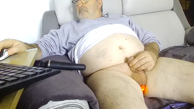 Snapshot of gillou1234 chatting on November 8, 2025, 9:42 am gillou1234 online show from November 8, 2025, 9:42 am