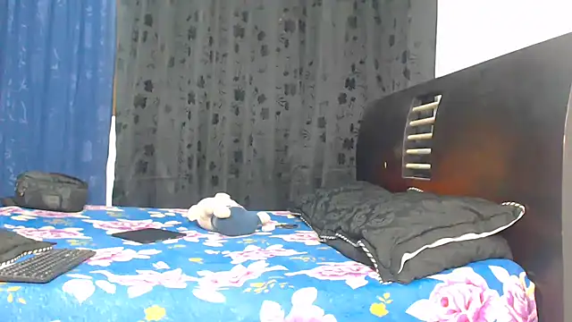 Hot Sharks  online show from November 4, 2025, 7:29 am