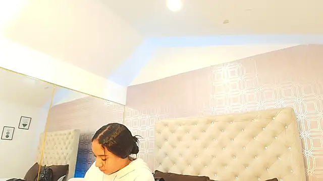 Snapshot of Sara_Desire chatting on February 1, 2025, 12:26 pm Sara Desire online show from February 1, 2025, 12:26 pm