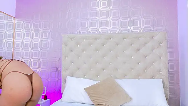 Snapshot of Sara_Desire chatting on September 12, 2025, 12:16 pm Sara Desire online show from September 12, 2025, 12:16 pm