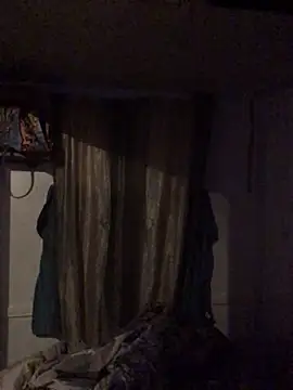 allissonw13 online show from December 6, 2024, 11:33 am