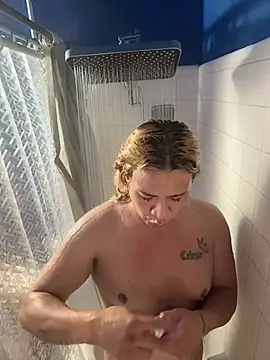 allissonw13 online show from December 5, 2025, 3:37 am