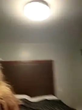 allissonw13 online show from April 14, 2026, 8:20 am