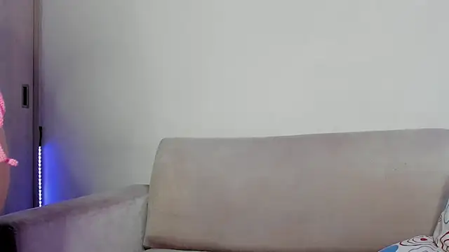 Lilacutte  online show from February 4, 2025, 8:13 am