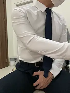 harrylouis1357 online show from December 11, 2024, 1:49 pm