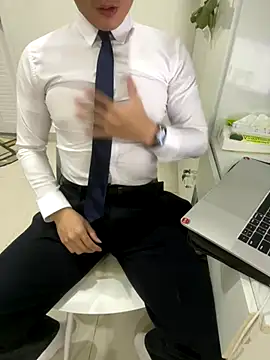 harrylouis1357 online show from September 9, 2025, 10:59 am