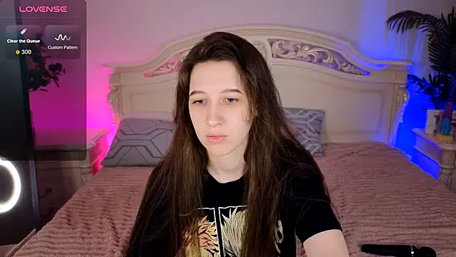 ur kitty   online show from October 2, 2025, 1:07 pm