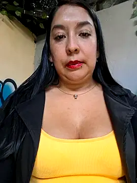 Bella keny online show from November 17, 2025, 6:24 pm