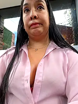 Snapshot of Bella_keny chatting on April 25, 2026, 7:00 pm Bella keny online show from April 25, 2026, 7:00 pm
