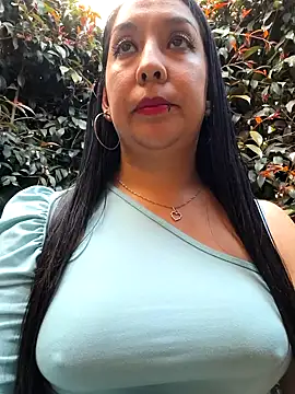 Snapshot of Bella_keny chatting on April 30, 2026, 7:53 pm Bella keny online show from April 30, 2026, 7:53 pm