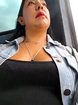 Snapshot of Bella_keny chatting on June 3, 2026, 2:33 pm Bella keny online show from June 3, 2026, 2:33 pm