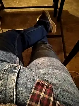 Snapshot of A_man_in_public chatting on February 25, 2026, 11:42 am A man in public online show from February 25, 2026, 11:42 am